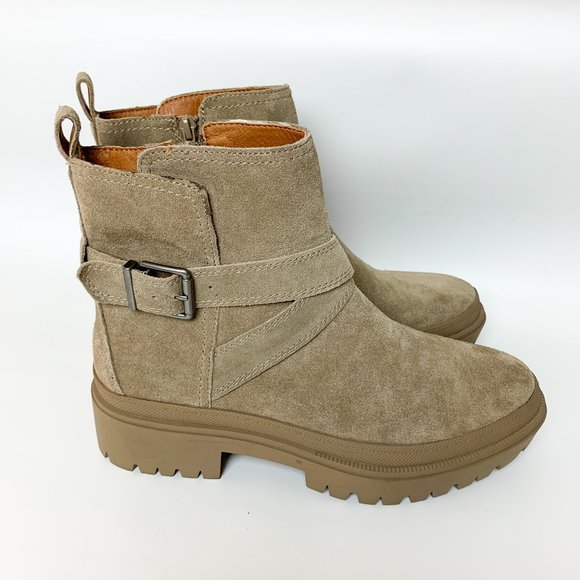 NEW Lucky Brand Tan Dune Elyton Suede Buckle Chunky Lug Sole Zip Ankle Boots 10 - Picture 1 of 8